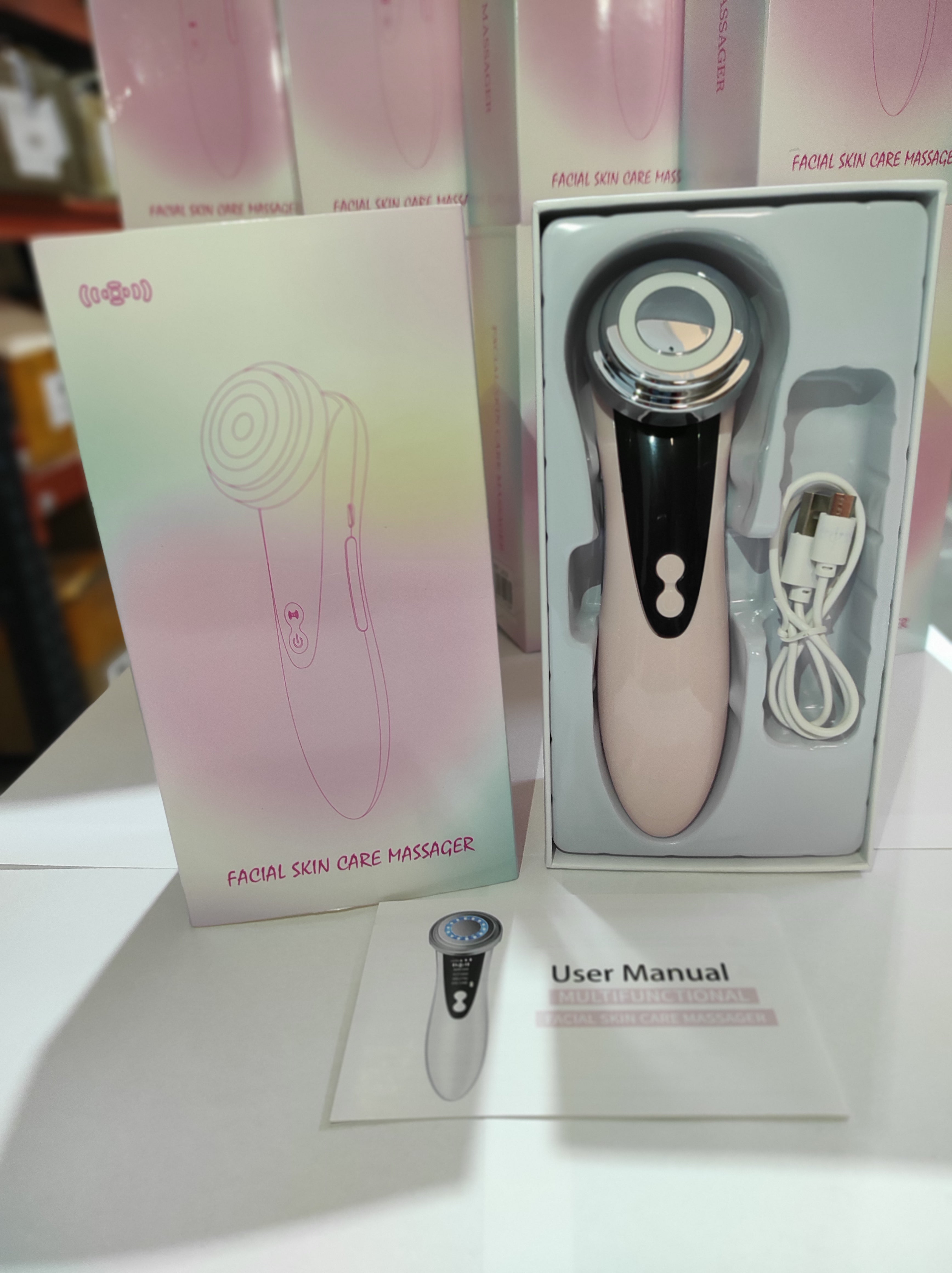 Masajeador facial con frío y calor antiarrugas rosa